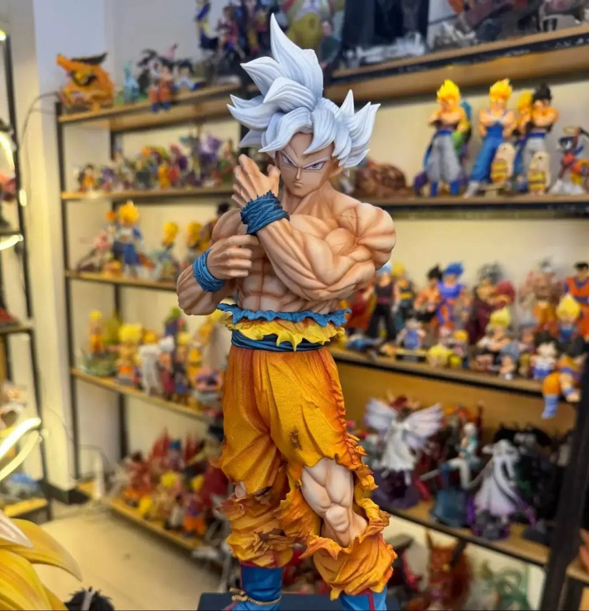 Dragon Ball Figurine Ultra Instinct Son Goku 35cm - TURBOX